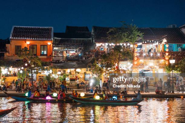 beautiful hoi an ancient town at dusk in central vietnam - hoi an stockfoto's en -beelden