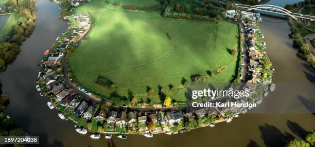 Thames Shape River Thames Shape Photos and Premium High Res Pictures - Getty Images