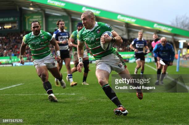 Mike Brown of Leicester Tigers breaks clear to score their second try during the Gallagher Premiership Rugby match between Leicester Tigers and Bath...