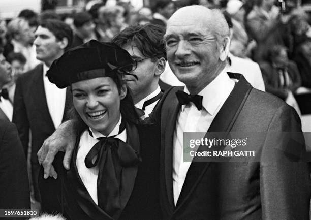 Le producteur et éditeur de musique français Eddie Barclay est photographié en compagnie de sa femme Marie-Christine Steinberg le 10 mai 1985 lors du...