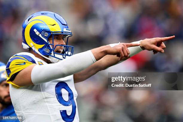 Matthew Stafford of the Los Angeles Rams reacts after a play during the first half against the New York Giants at MetLife Stadium on December 31,...