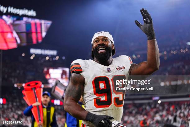 Za'Darius Smith of the Cleveland Browns celebrates after an NFL football game against the New York Jets at Cleveland Browns Stadium on December 28,...