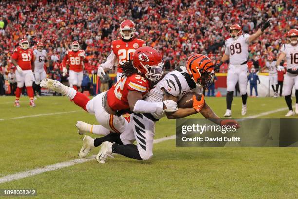 Joe Mixon of the Cincinnati Bengals dives for a touchdown during the second quarter against the Kansas City Chiefs at GEHA Field at Arrowhead Stadium...