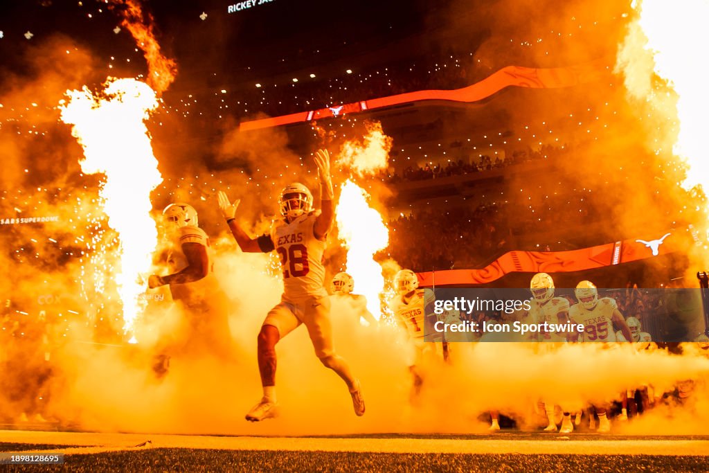 COLLEGE FOOTBALL: JAN 01 CFP Semifinal - Allstate Sugar Bowl - Texas vs Washington