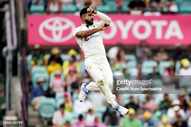 Aamir Jamal of Pakistan bowls during Day 2 of the third test match between Australia and Pakistan at the Sydney Cricket Ground on January 04, 2024 in...