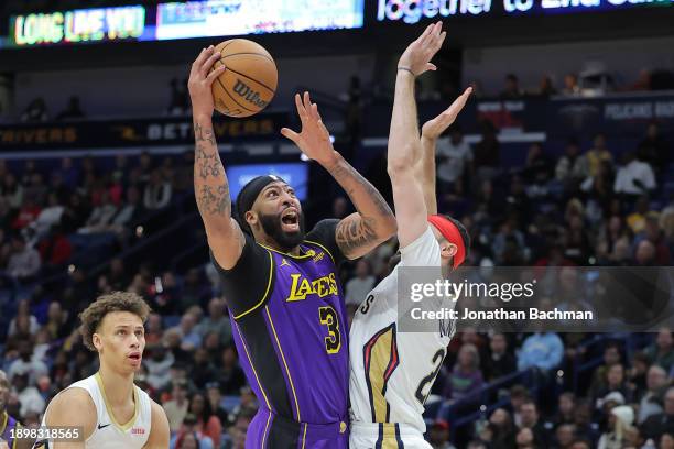 Anthony Davis of the Los Angeles Lakers shoots against Larry Nance Jr. #22 of the New Orleans Pelicans during the first half at the Smoothie King...