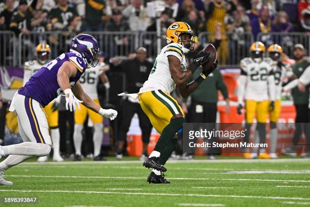 Corey Ballentine of the Green Bay Packers intercepts a pass intended for Johnny Mundt of the Minnesota Vikings during the first quarter at U.S. Bank...