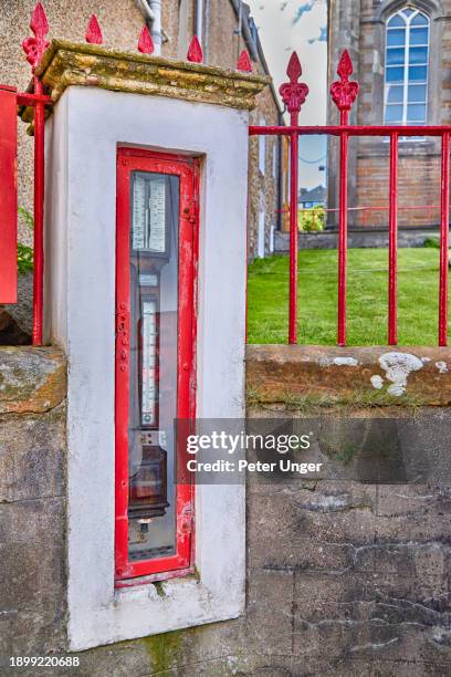fitzroy fisheries barometer at the town of stromness which is the second-most populous town on the orkney islands, orkney islands, scotland, uk - barometer stock-fotos und bilder