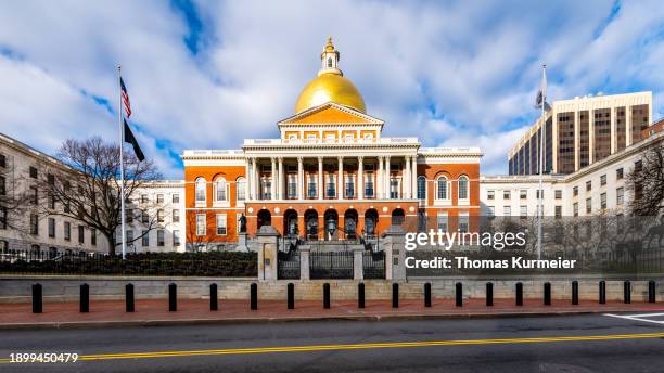 massachusetts state house - massachusetts state capitol stock pictures, royalty-free photos & images