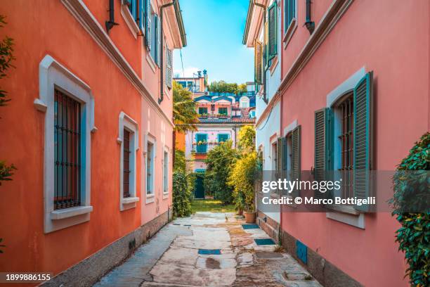 picturesque colorful houses in the old town of milan, italy - lombardei stock-fotos und bilder