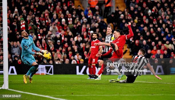 Darwin Nunez of Liverpool having his shot saved by Martin Dubravka of Newcastle United during the Premier League match between Liverpool FC and...