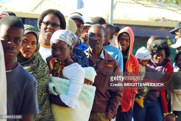 Namibians queue, 21 June 2006, at the UN Plaza, a shopping centre at Katutura, northwestern township of Windhoek, to get vaccinated against polio....