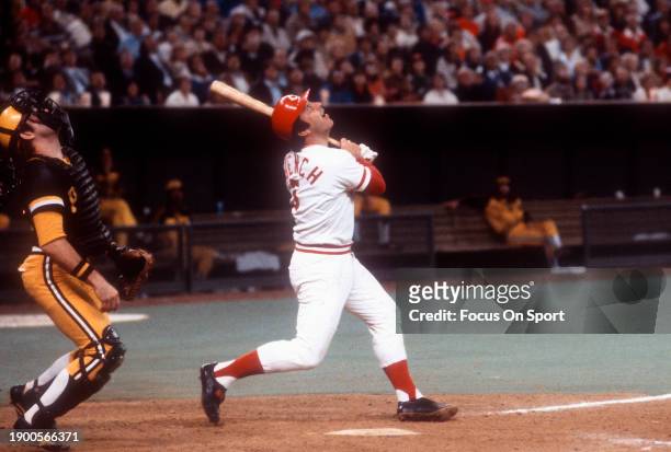 Johnny Bench of the Cincinnati Reds bats against the Pittsburgh Pirates during a Major League Baseball game circa 1977 at Riverfront Stadium in...