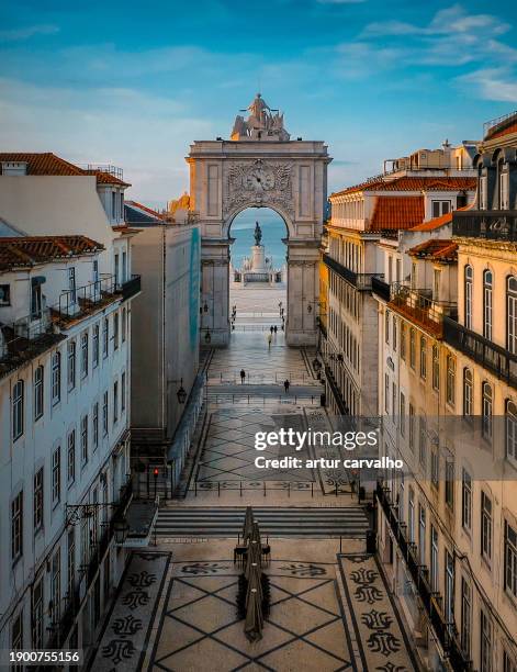 arco de rua augusta, baixa, lisbon, portugal - province de lisbonne photos et images de collection