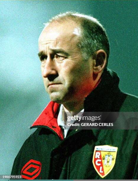 Portrait de l'entraîneur lensois Slavio Muslin quittant le terrain du stade Félix Bollaert à Lens, le 8 mars, après la défaite de son équipe 1 à 0...