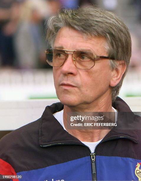 - Photo prise le 11 juin 1997 au Parc des Princes à Paris de l'entraîneur de l'équipe de France, Aimé Jacquet, lors de la rencontre France/Italie...