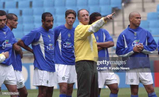 South Korea, Aug. 5 Kyodo - Brazil football coach Luiz Felipe Scolari gives instructions to his players, including Ronaldo , during training in...