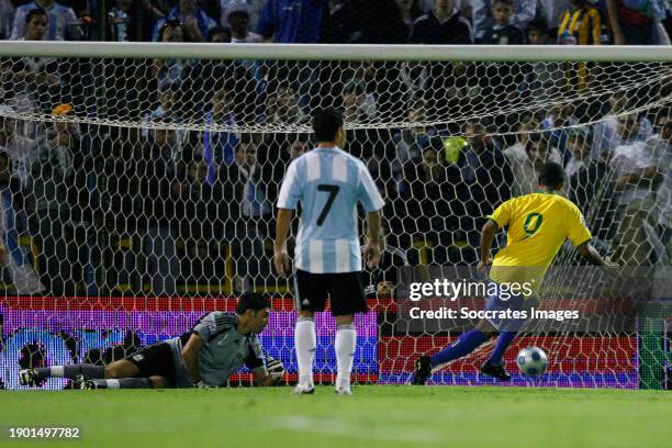 Argentina Mariano Andujar Brazil Luis Fabiano during the World Cup Qualifier match between Argentina v Brazil on September 5, 2009