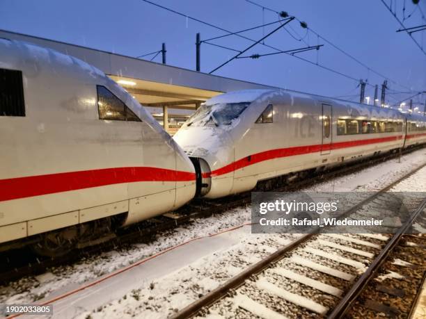 münchen hauptbahnhof ice 2 snow - ice-zug stock-fotos und bilder