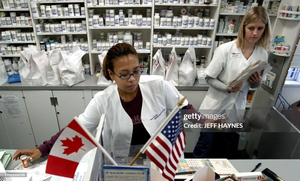 TOPSHOT-US-PRESCRIPTION DRUGS BUS CANADA-03