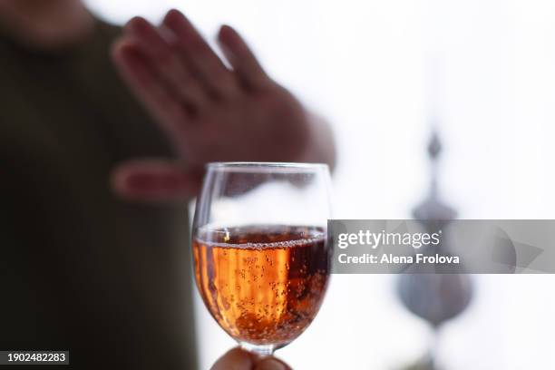 man holding glass of wine christmas dry january - janvier photos et images de collection