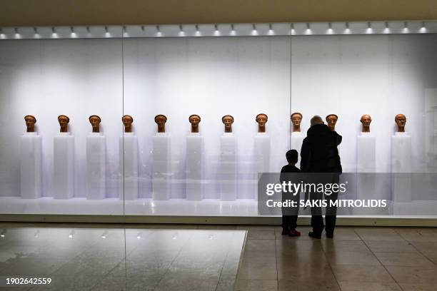 Polycentric Greek 242 Vergina Greece Stock Photos, High-Res Pictures, and Images - Getty ...