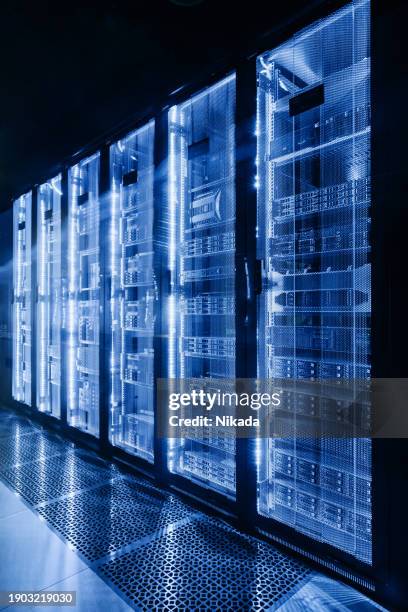 data center in server room with server racks - base de dados imagens e fotografias de stock