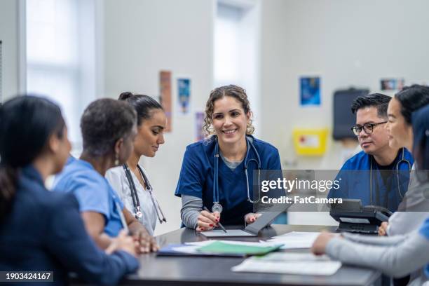 medical team meeting - student advisor stock pictures, royalty-free photos & images