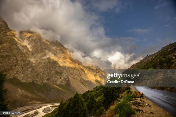 himalayan mountain range, roads and rivers, en route manali to leh, himachal pradesh - himachal pradesh stock pictures, royalty-free photos & images