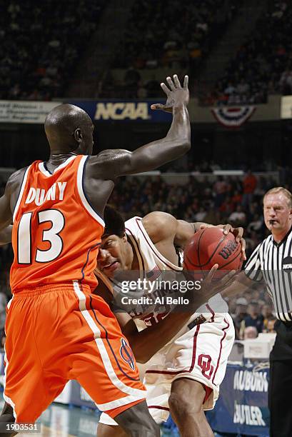 Kueth Duany of the Syracuse Orangemen defends against Johnnie Gilbert of the Oklahoma Sooners during the East Regionals of the NCAA Championship on...