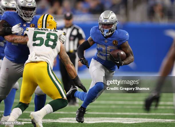 Jahmyr Gibbs of the Detroit Lions plays against the Green Bay Packers at Ford Field on November 23, 2023 in Detroit, Michigan.