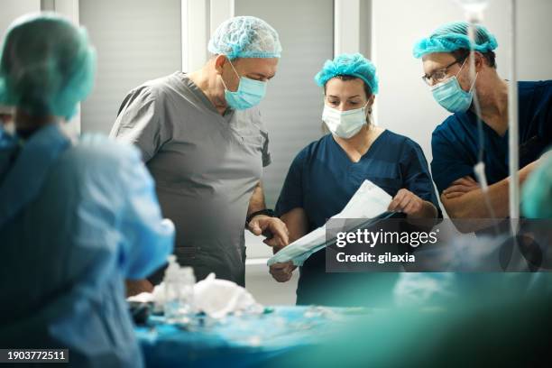 surgical procedure preparation. - blue surgical mask stock pictures, royalty-free photos & images