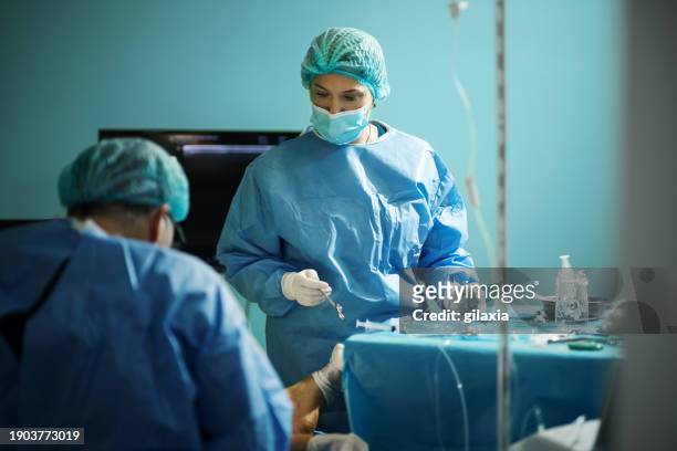 lower limbs surgical procedure. - blue surgical mask stock pictures, royalty-free photos & images