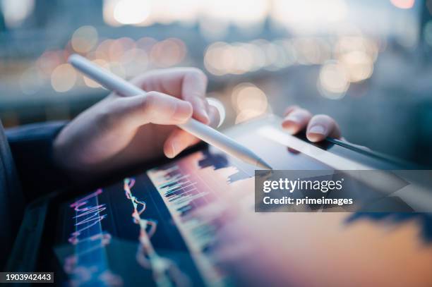 business develope using chatbot help ai for tracking business performance - service stock-fotos und bilder