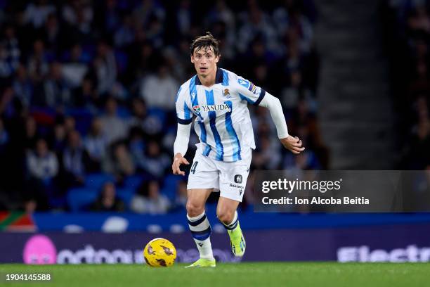 Robin Le Normand of Real Sociedad with the ball during the LaLiga EA Sports match between Real Sociedad and Deportivo Alaves at Reale Arena on...