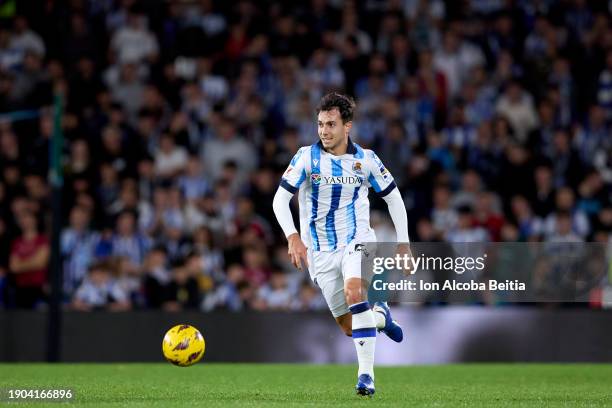 Matin Zubimendi of Real Sociedad with the ball during the LaLiga EA Sports match between Real Sociedad and Deportivo Alaves at Reale Arena on January...