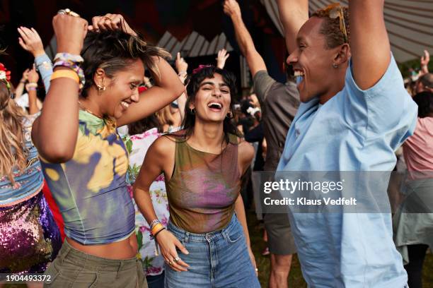 carefree festival goers dancing while enjoying at concert - hangout festival day 3 stockfoto's en -beelden