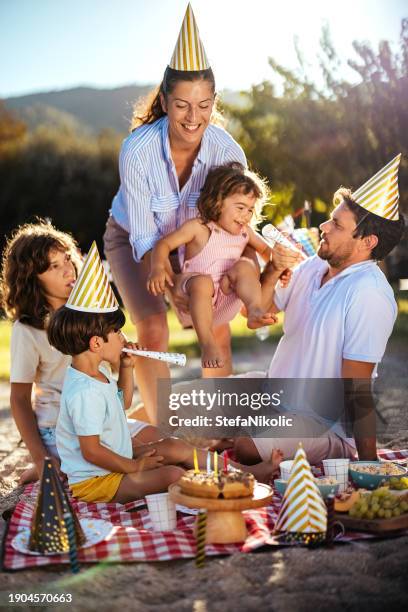family is celebrating a birthday - partyhut stock-fotos und bilder