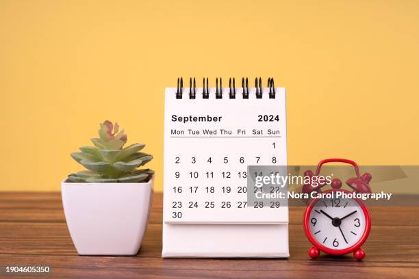september 2024 desk calendar - september stock pictures, royalty-free photos & images