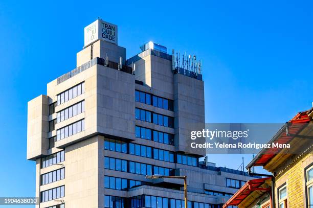 modern architecture building - tranquilidade stockfoto's en -beelden