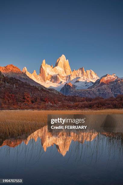 reflecting of fitz roy, argentina. - chile stock-fotos und bilder