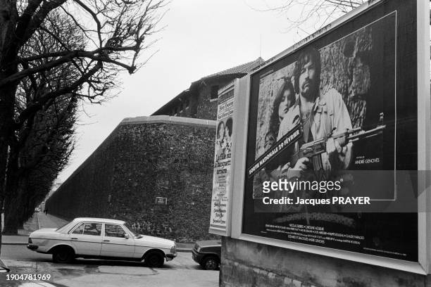 Affiche du film "Mesrine" le 23 février 1984 collé à quelques mètres de la prison ou s'était échappée Jacques Mesrine.