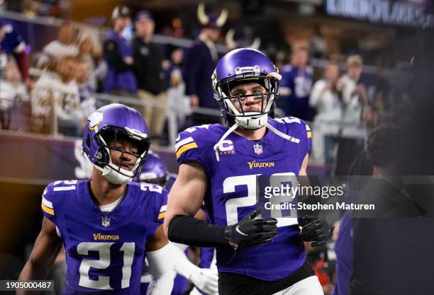 Harrison Smith of the Minnesota Vikings warms up before the game against the Green Bay Packers at U.S. Bank Stadium on December 31, 2023 in...