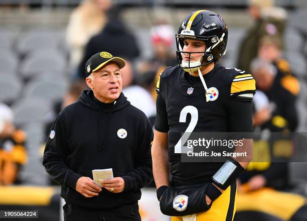 Quarterbacks coach Mike Sullivan talks with Mason Rudolph of the Pittsburgh Steelers prior to the game against the Cincinnati Bengals at Acrisure...