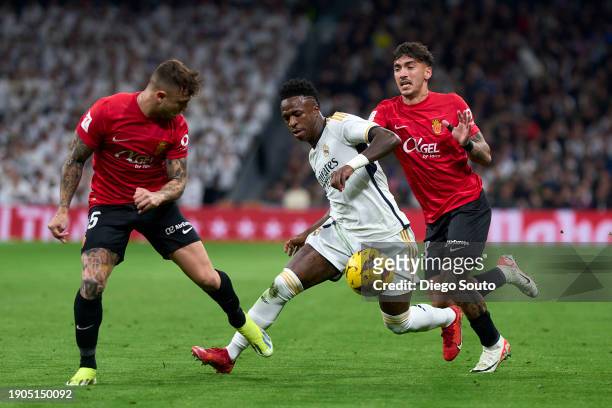 Vinicius Junior of Real Madrid CF battle for the ball with Pablo Maffeo of RCD Mallorca during the LaLiga EA Sports match between Real Madrid CF and...