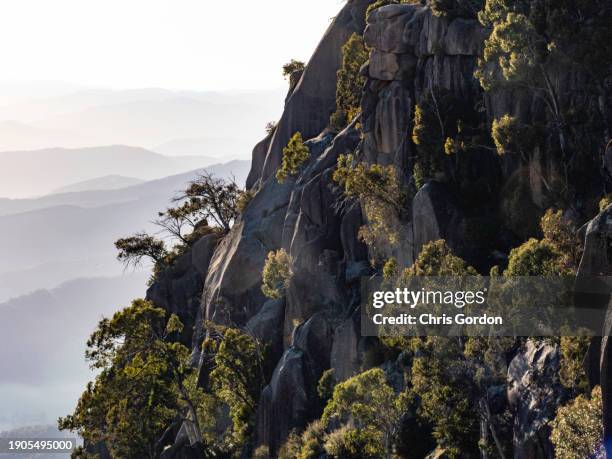 mountain layers - klippe stock-fotos und bilder