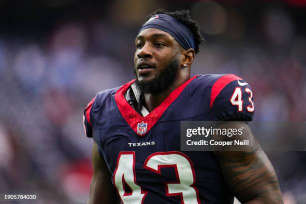 Neville Hewitt of the Houston Texans walks off of the field during an NFL football game against the Tennessee Titans at NRG Stadium on December 31,...