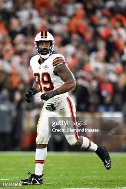 Za'Darius Smith of the Cleveland Browns runs off the field during the second half against the New York Jets at Cleveland Browns Stadium on December...