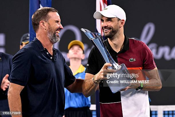 Pat Rafter Trophy 2,942 Patrick Rafter Photos Stock Photos, High-Res Pictures, and Images ...