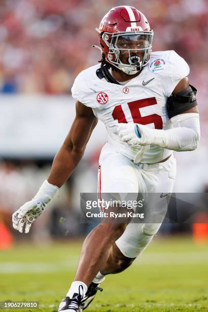 Linebacker Dallas Turner of the Alabama Crimson Tide runs around the edge during the CFP Semifinal Rose Bowl Game against the Michigan Wolverines at...